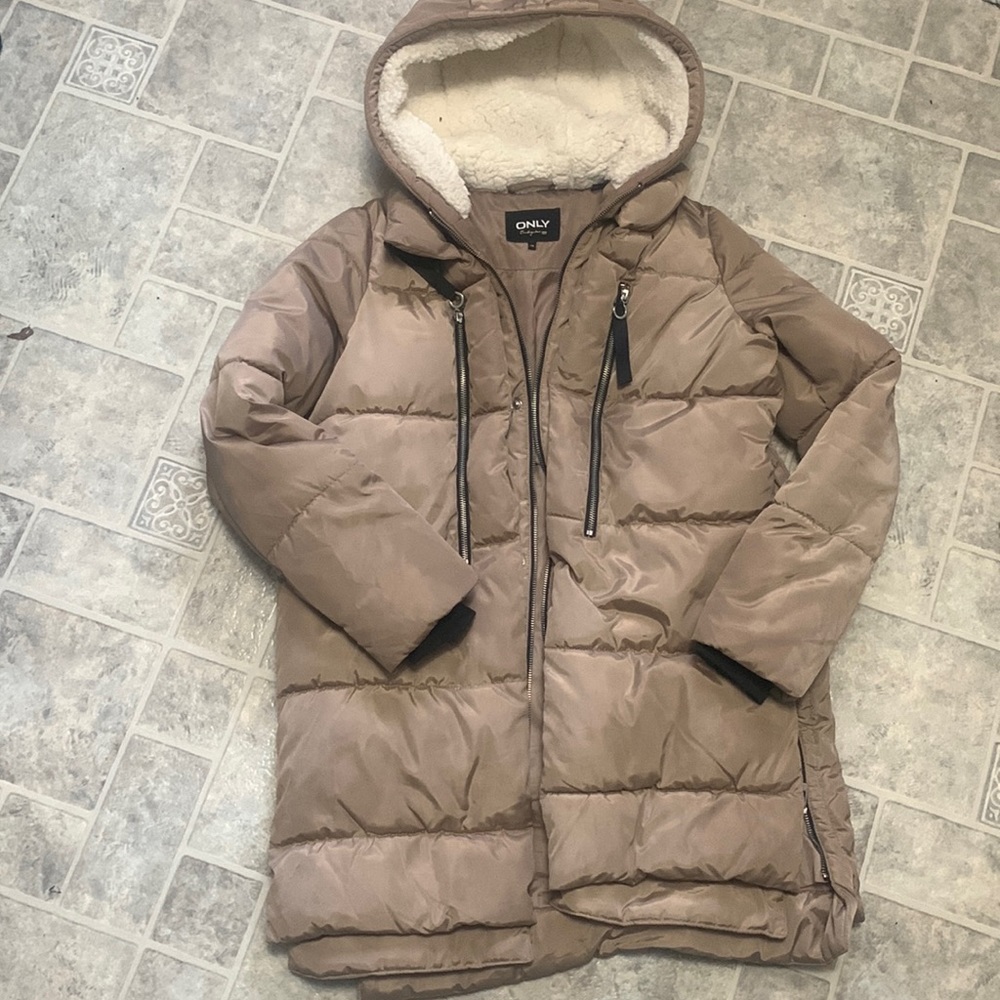 ONLY winter jacket size xs fits a small